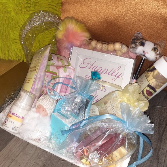 WEDDING HAND MADE GIFT BASKET VARIETY PACK + CHOICE OF LANCOME HAIR MIST ! :) - Picture 2 of 15